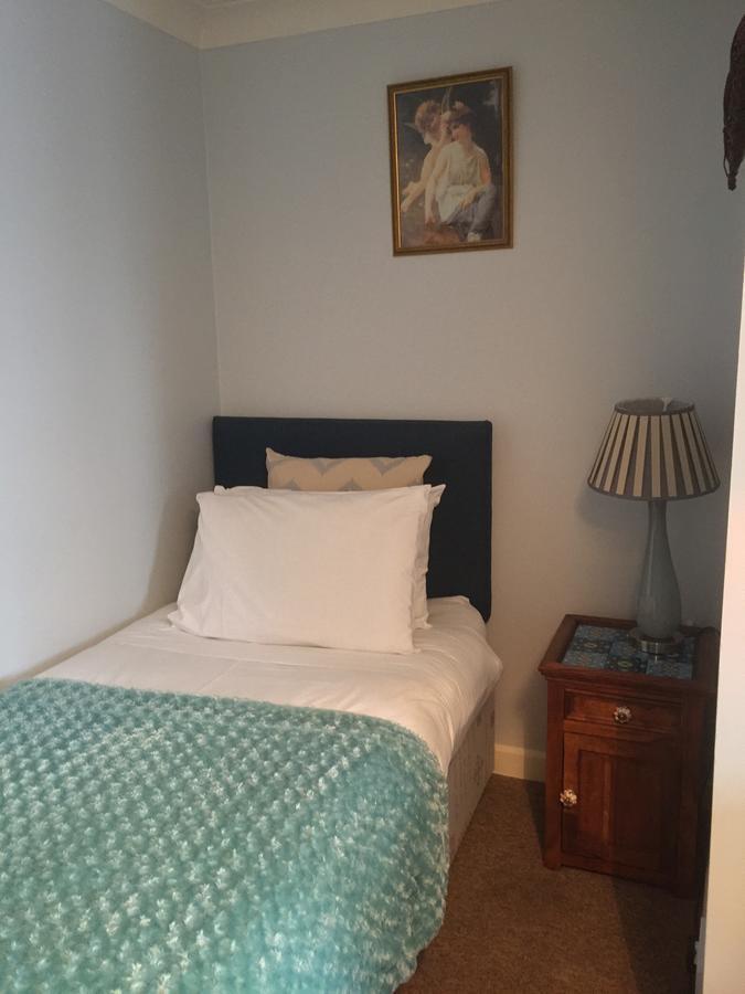 Castle Lodge Guest House Newport  Zimmer foto